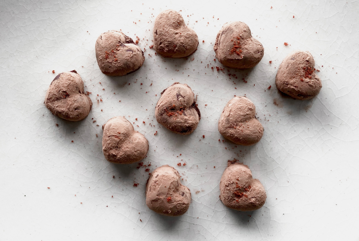 Jak zrobić cynamonowe kremowe czekoladowe serca z proszkiem z grzybów Reishi