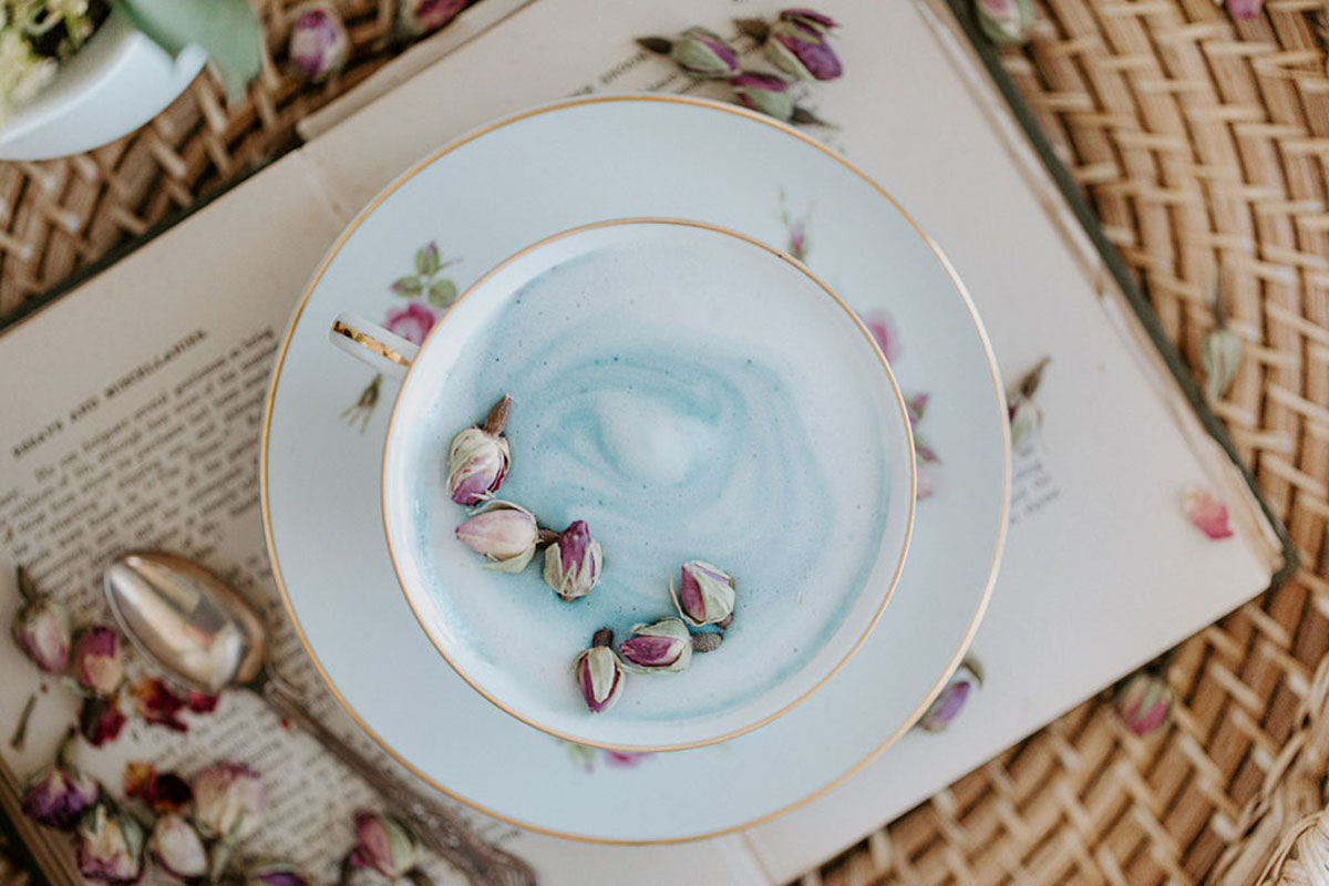 Raz w Blue Moon Przepis na mleko z Ashwagandhą i Rumiankiem