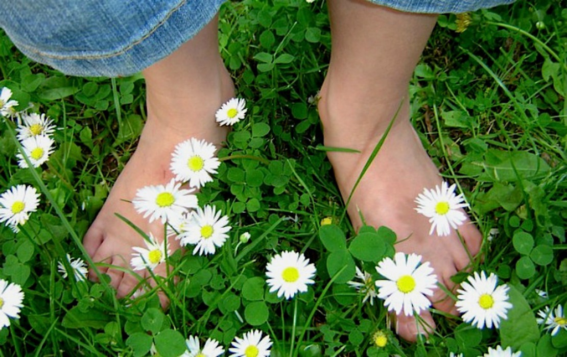 Letnie porady dotyczące pielęgnacji stóp dla dzieci (+ 3 przepisy)